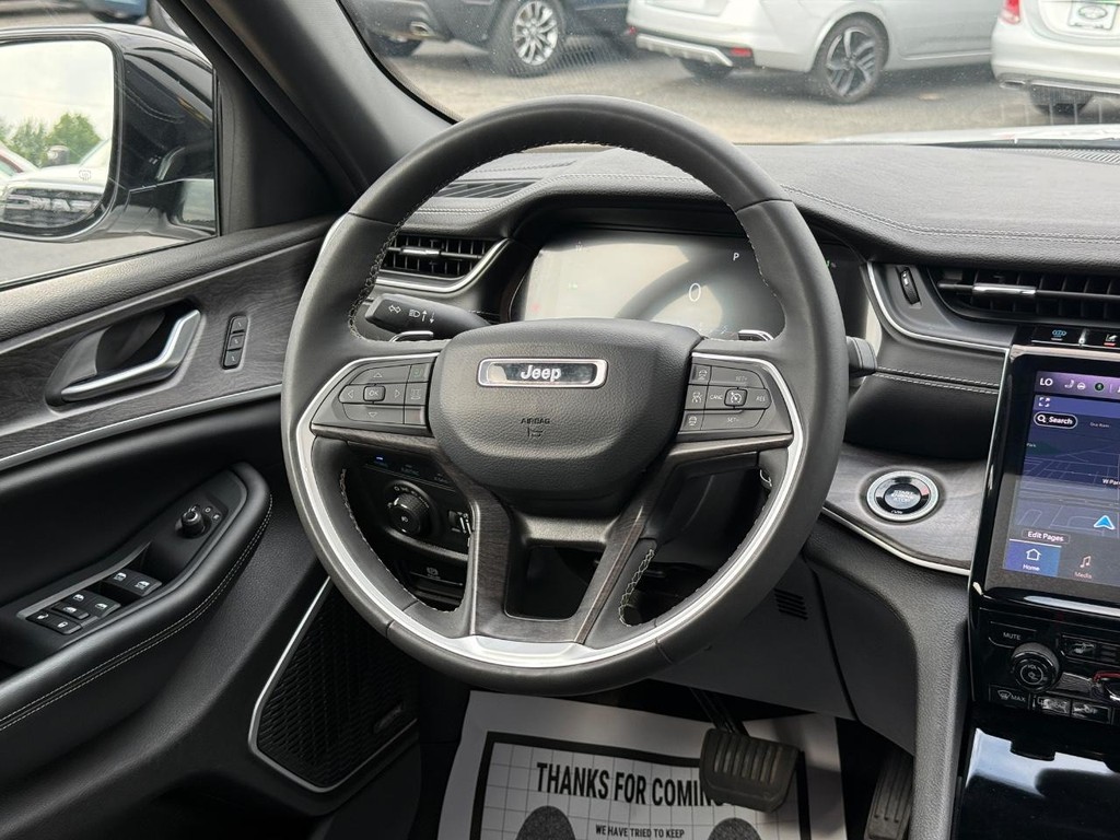 Jeep Grand Cherokee 4xe Vehicle Full-screen Gallery Image 11