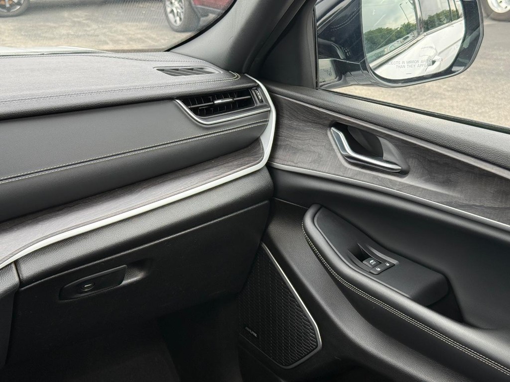 Jeep Grand Cherokee 4xe Vehicle Full-screen Gallery Image 12
