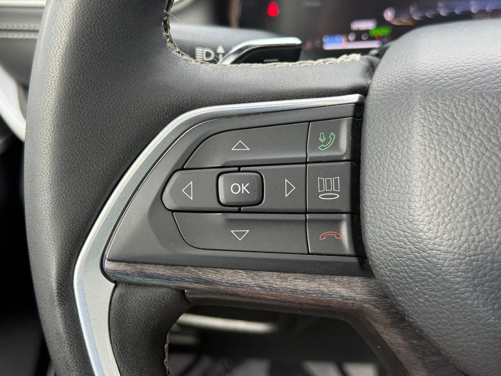 Jeep Grand Cherokee 4xe Vehicle Full-screen Gallery Image 14