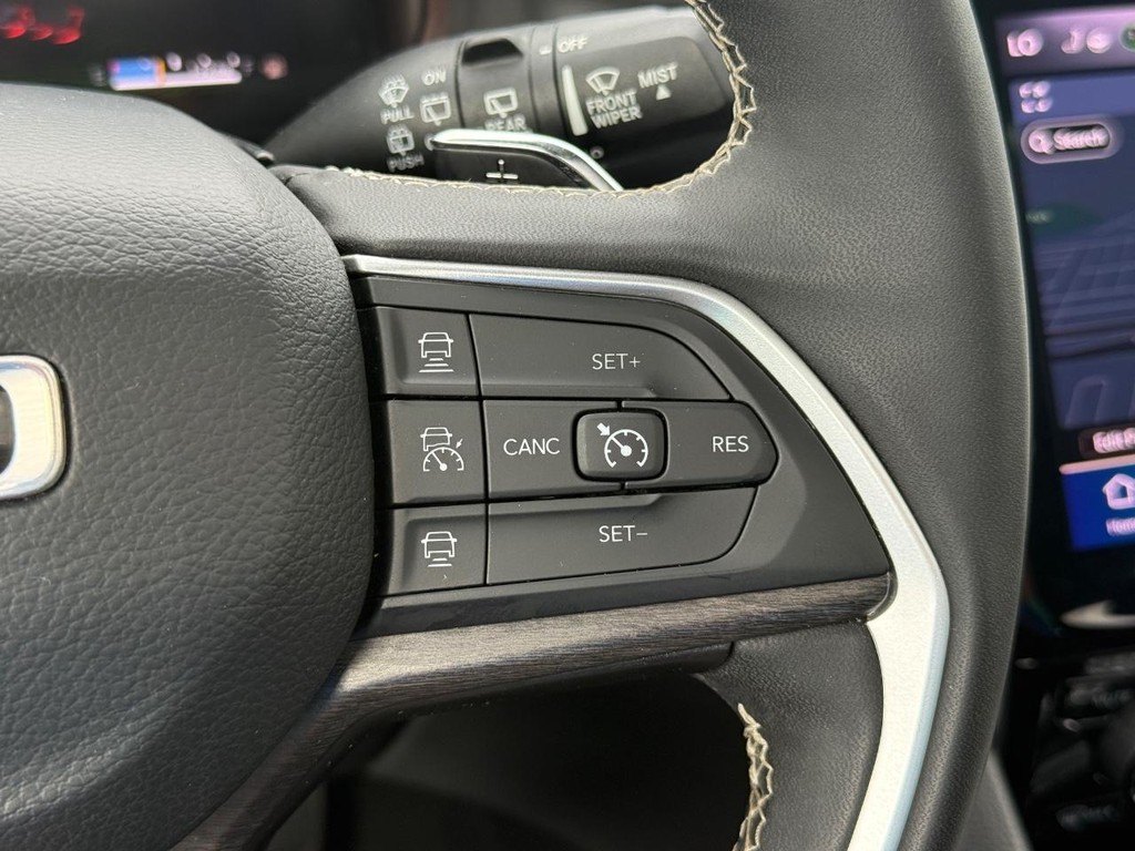 Jeep Grand Cherokee 4xe Vehicle Full-screen Gallery Image 15