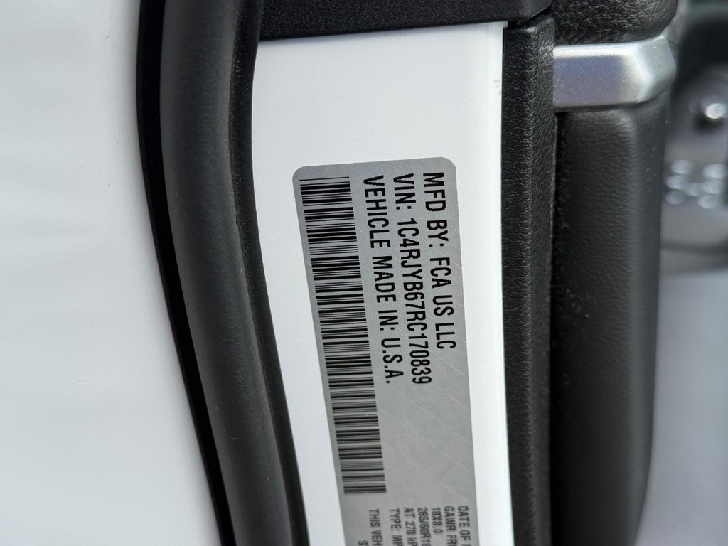 Jeep Grand Cherokee 4xe Vehicle Full-screen Gallery Image 21