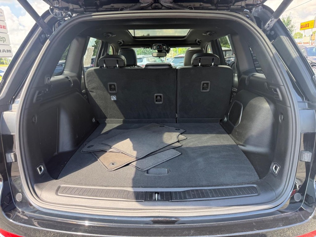 Jeep Grand Cherokee 4xe Vehicle Full-screen Gallery Image 05