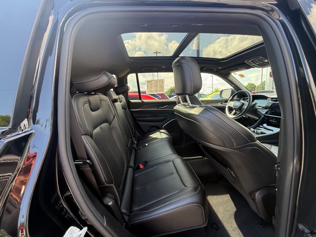 Jeep Grand Cherokee 4xe Vehicle Full-screen Gallery Image 08