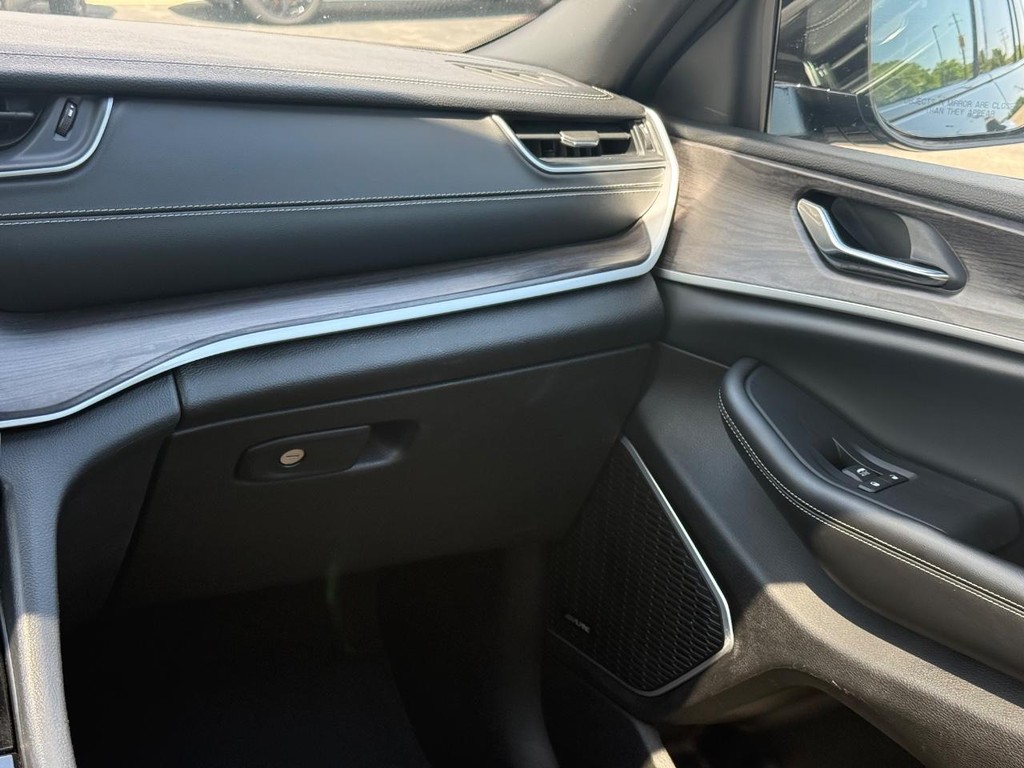 Jeep Grand Cherokee 4xe Vehicle Full-screen Gallery Image 14