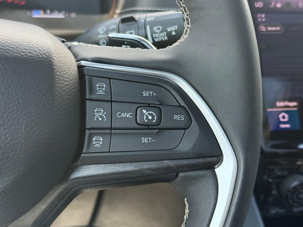 Jeep Grand Cherokee 4xe Vehicle Full-screen Gallery Image 16