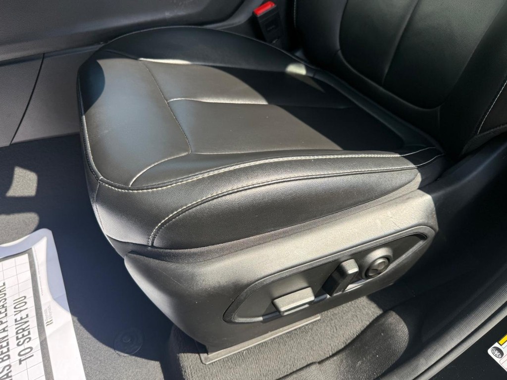 Jeep Grand Cherokee 4xe Vehicle Full-screen Gallery Image 23