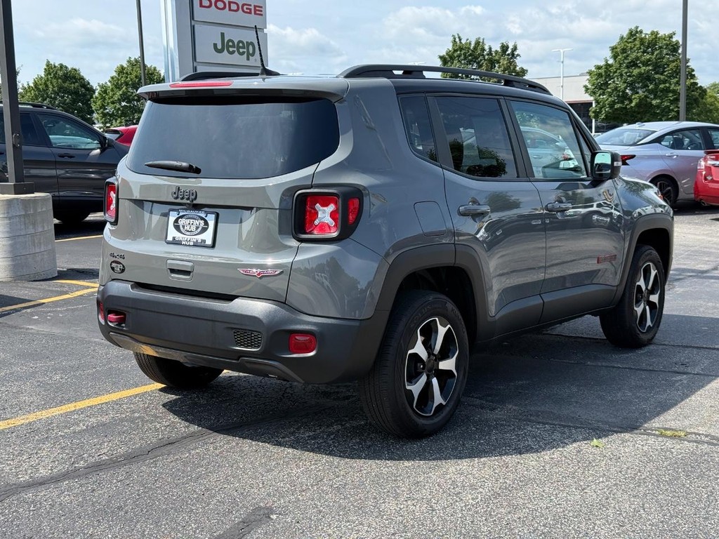 Jeep Renegade Vehicle Full-screen Gallery Image 03