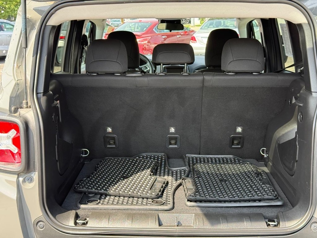 Jeep Renegade Vehicle Full-screen Gallery Image 05