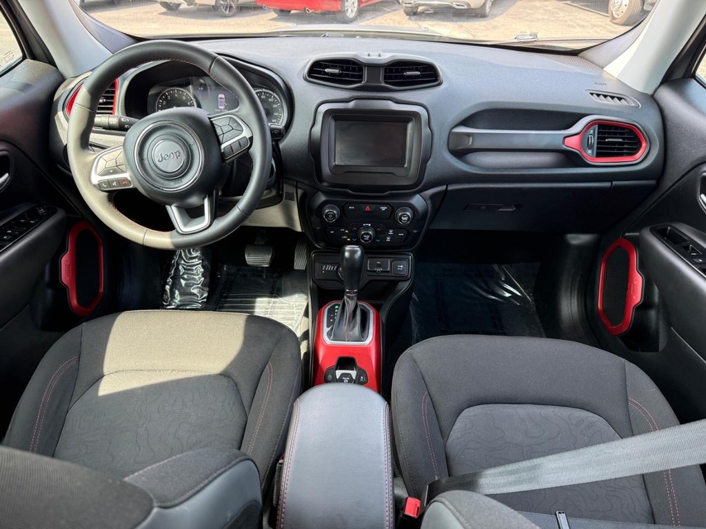Jeep Renegade Vehicle Full-screen Gallery Image 08