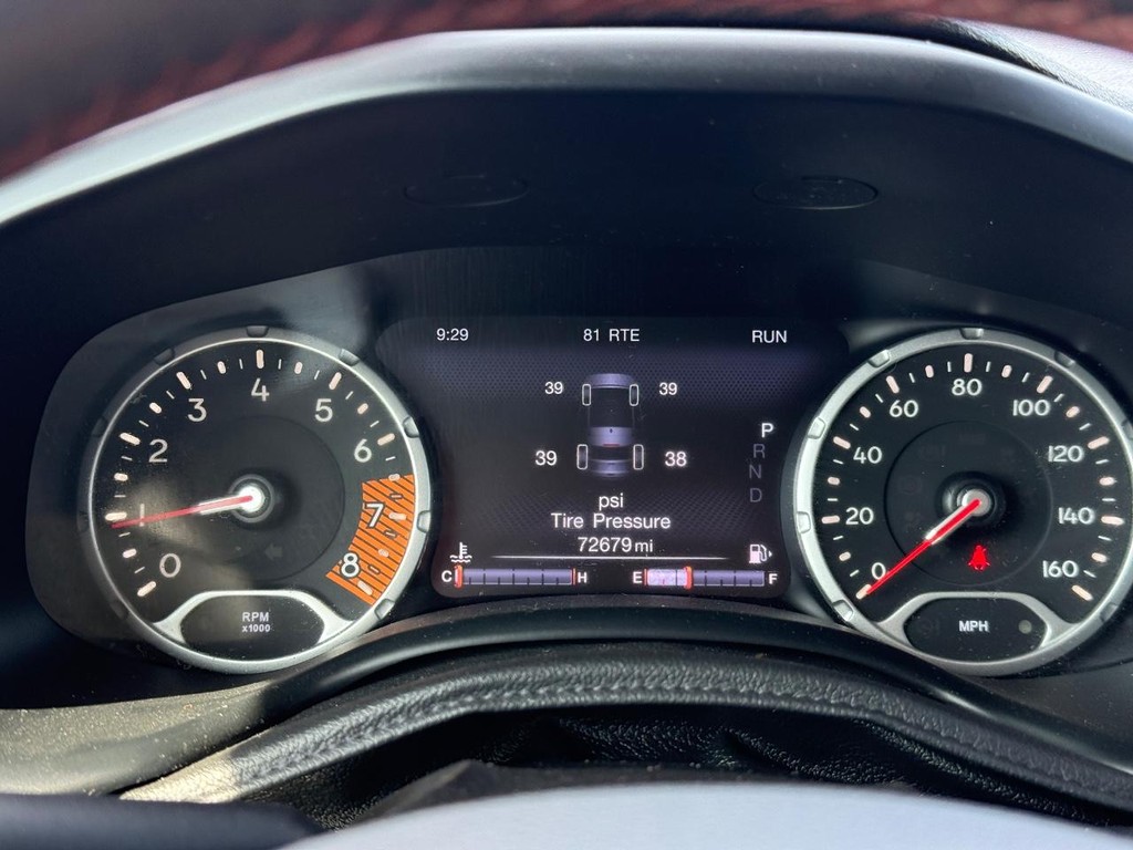 Jeep Renegade Vehicle Full-screen Gallery Image 16