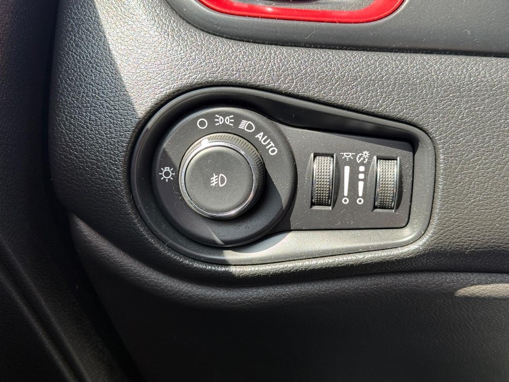 Jeep Renegade Vehicle Full-screen Gallery Image 21
