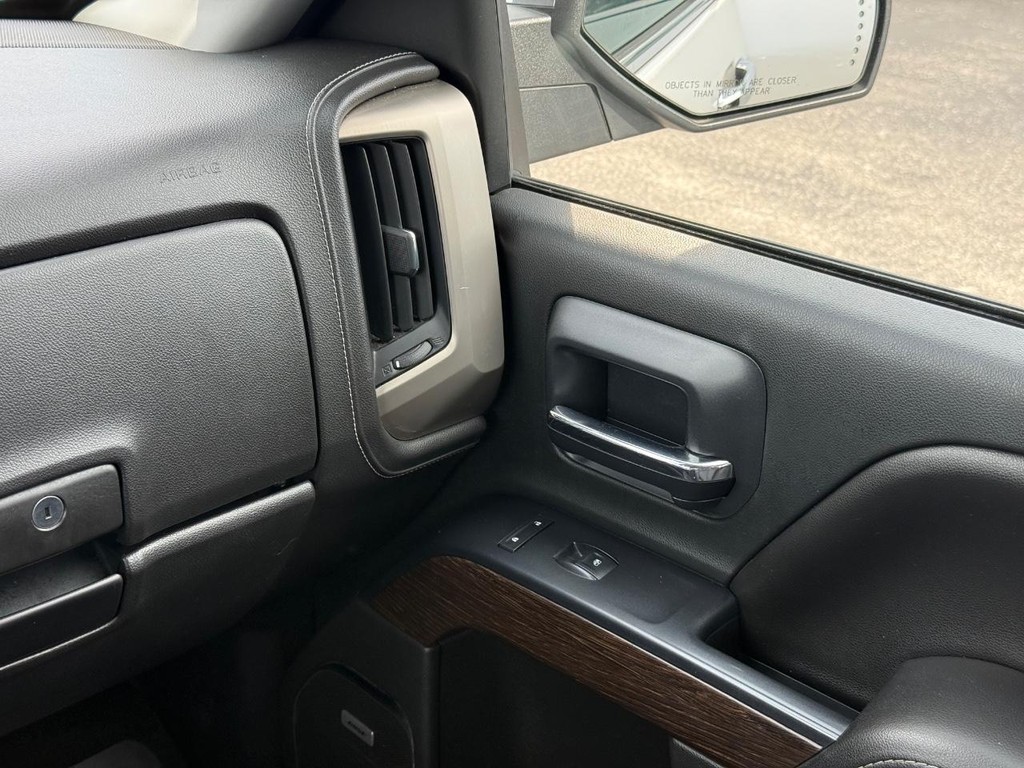 GMC Sierra 1500 Vehicle Full-screen Gallery Image 12