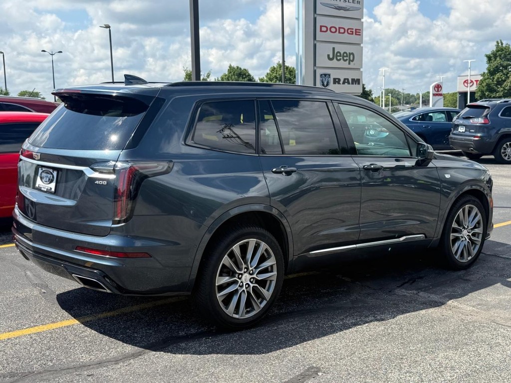Cadillac XT6 Vehicle Full-screen Gallery Image 03