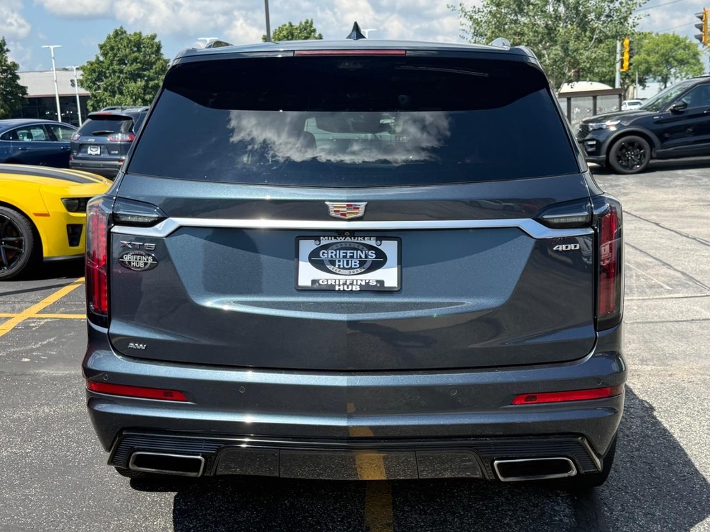 Cadillac XT6 Vehicle Full-screen Gallery Image 04