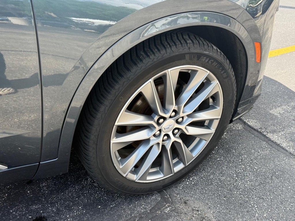 Cadillac XT6 Vehicle Full-screen Gallery Image 06