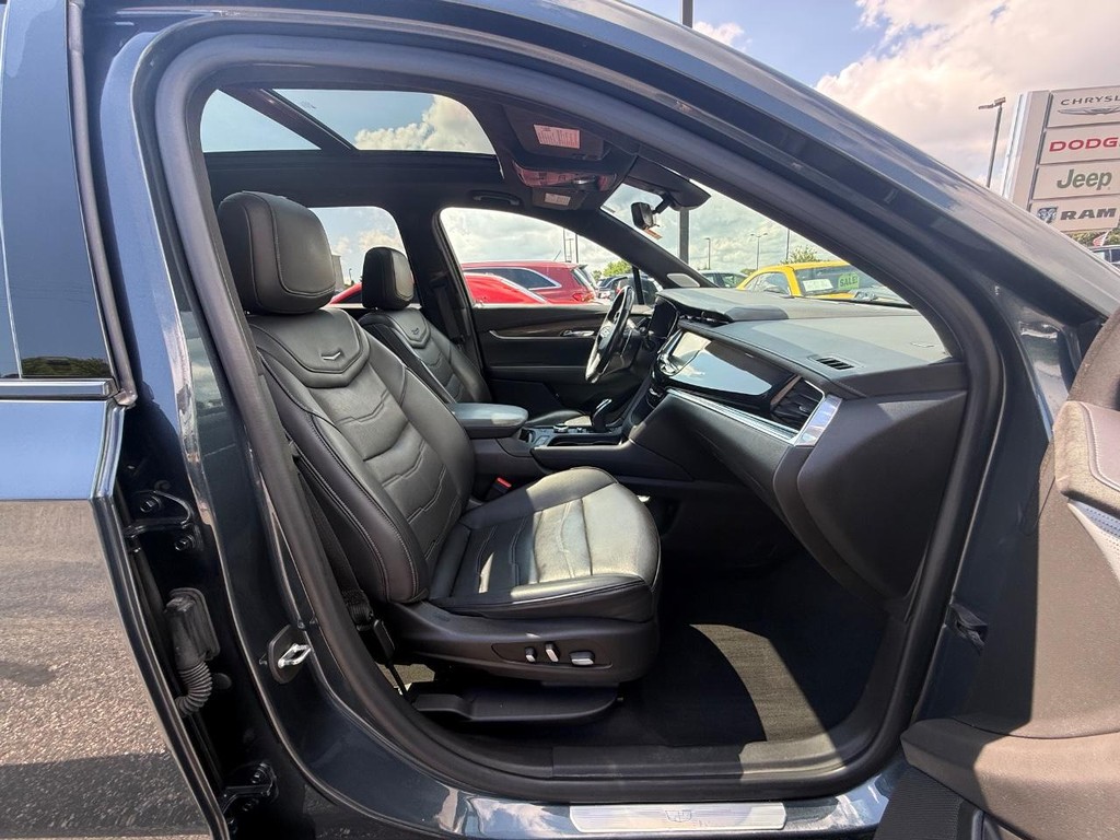 Cadillac XT6 Vehicle Full-screen Gallery Image 07