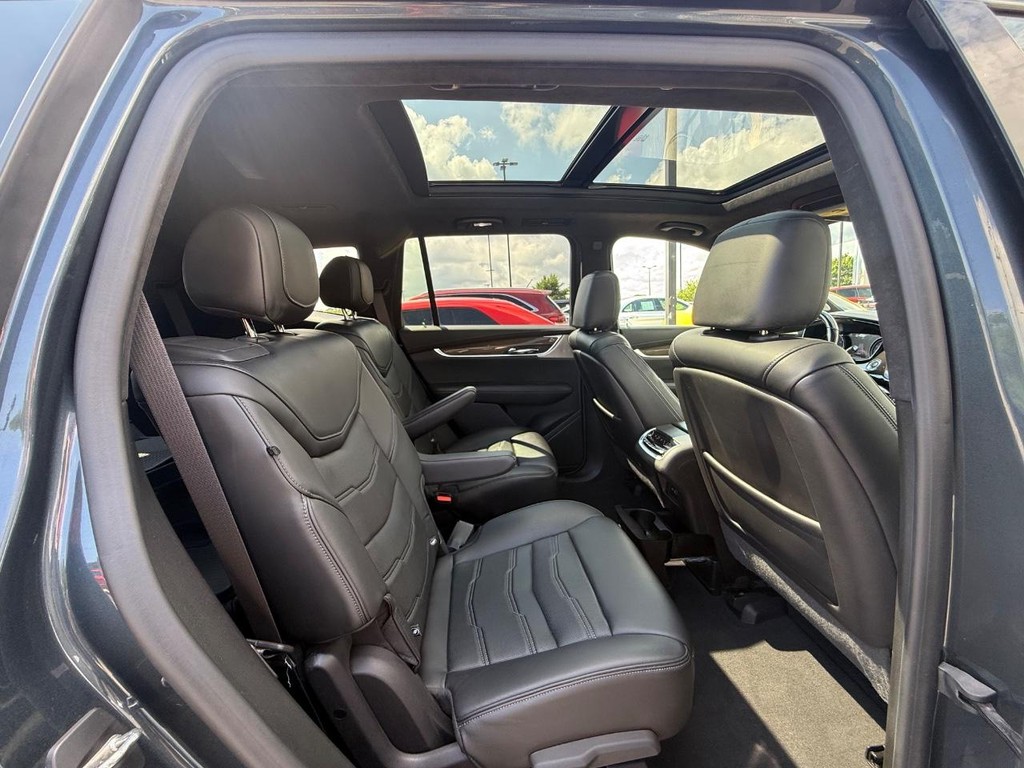 Cadillac XT6 Vehicle Full-screen Gallery Image 08