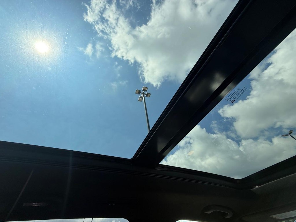 Cadillac XT6 Vehicle Full-screen Gallery Image 09