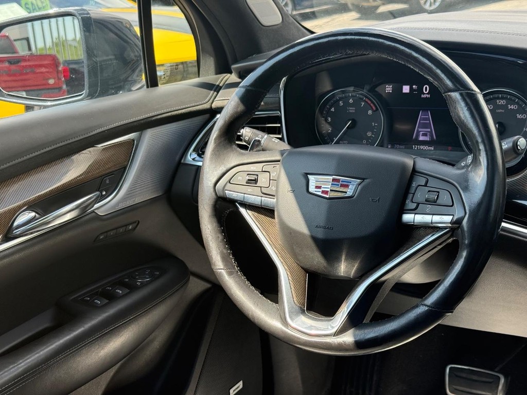 Cadillac XT6 Vehicle Full-screen Gallery Image 11