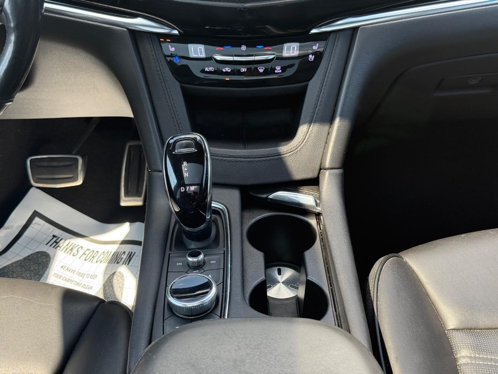 Cadillac XT6 Vehicle Full-screen Gallery Image 13