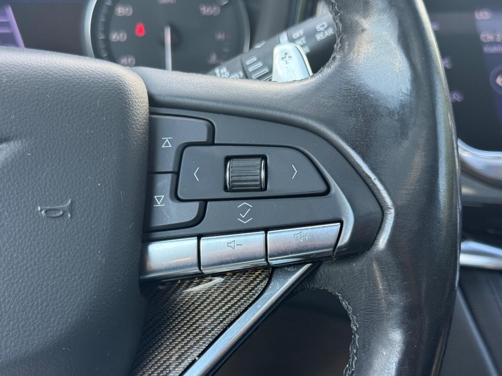 Cadillac XT6 Vehicle Full-screen Gallery Image 16