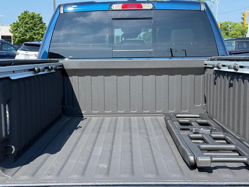 Ram 1500 Vehicle Full-screen Gallery Image 05