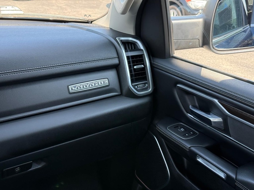 Ram 1500 Vehicle Full-screen Gallery Image 12