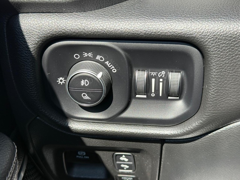 Ram 1500 Vehicle Full-screen Gallery Image 20