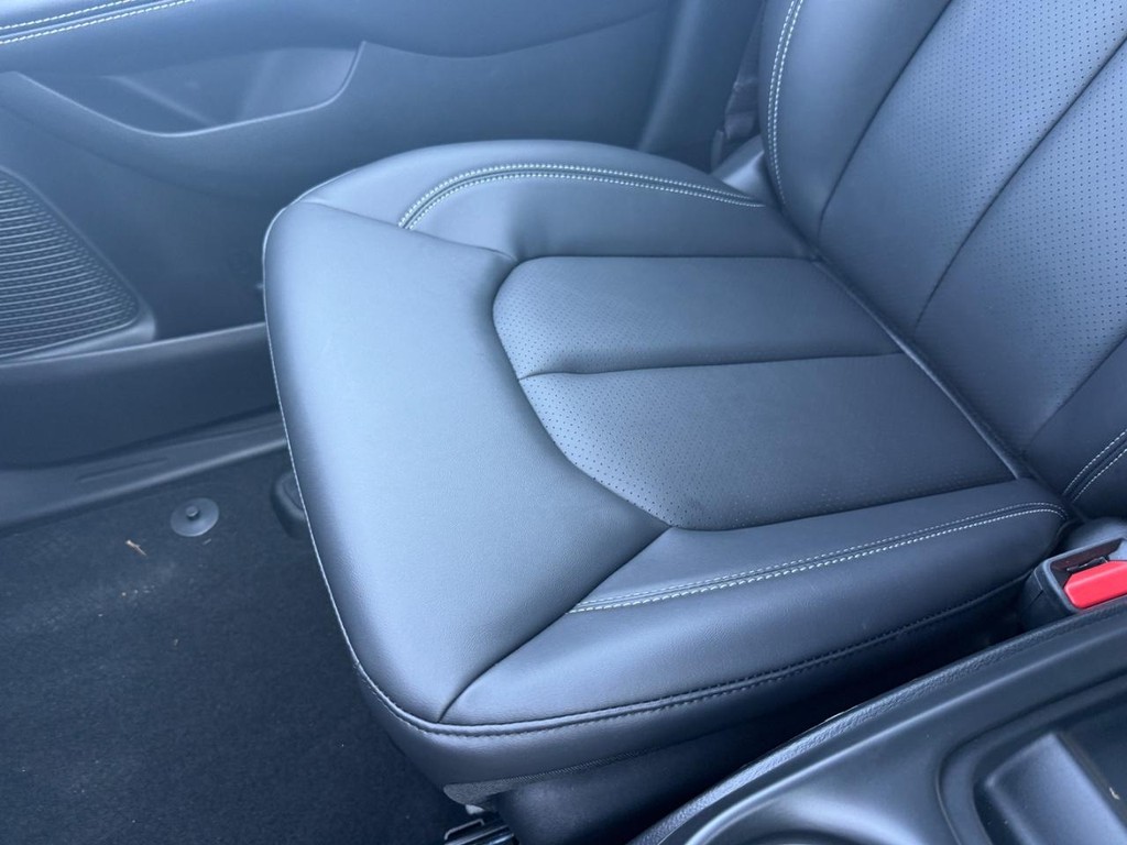 Chrysler Pacifica Vehicle Full-screen Gallery Image 19