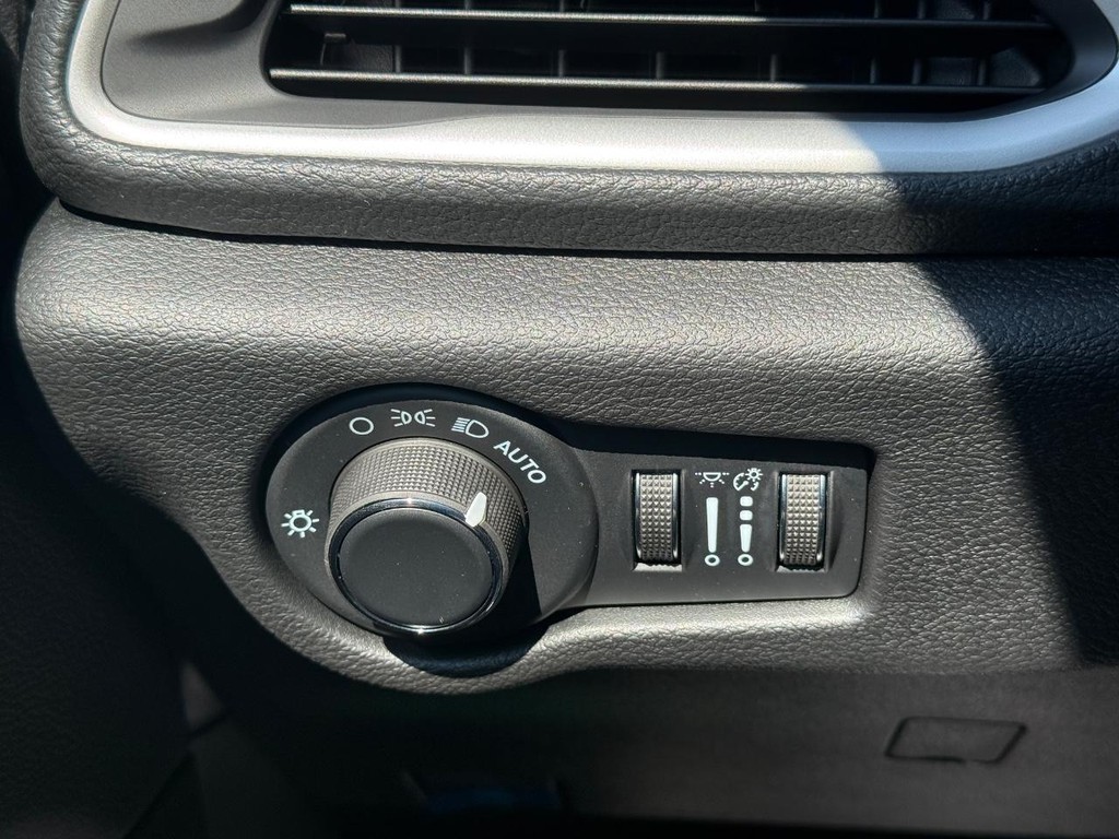Chrysler Pacifica Vehicle Full-screen Gallery Image 20