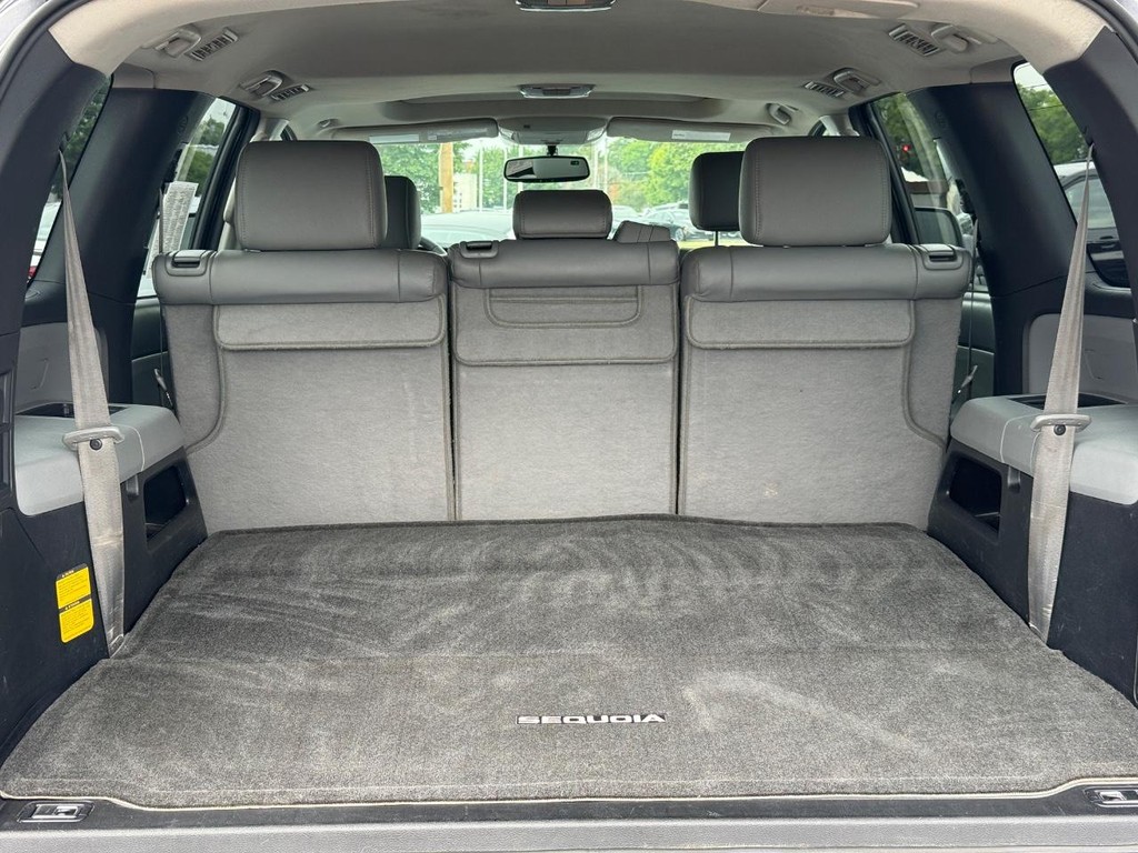 Toyota Sequoia Vehicle Full-screen Gallery Image 05