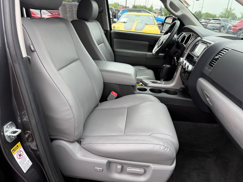 Toyota Sequoia Vehicle Full-screen Gallery Image 06