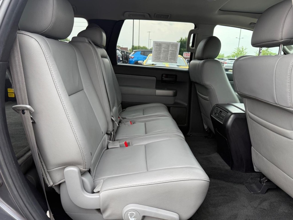Toyota Sequoia Vehicle Full-screen Gallery Image 07