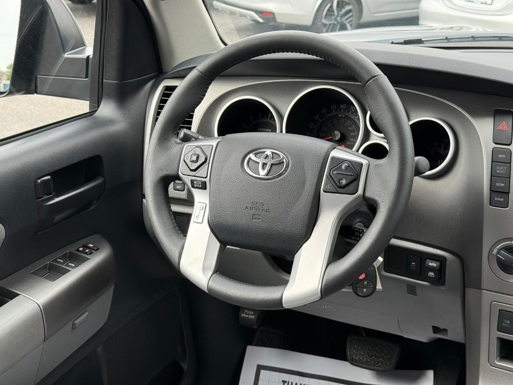 Toyota Sequoia Vehicle Full-screen Gallery Image 11