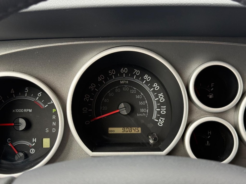 Toyota Sequoia Vehicle Full-screen Gallery Image 16