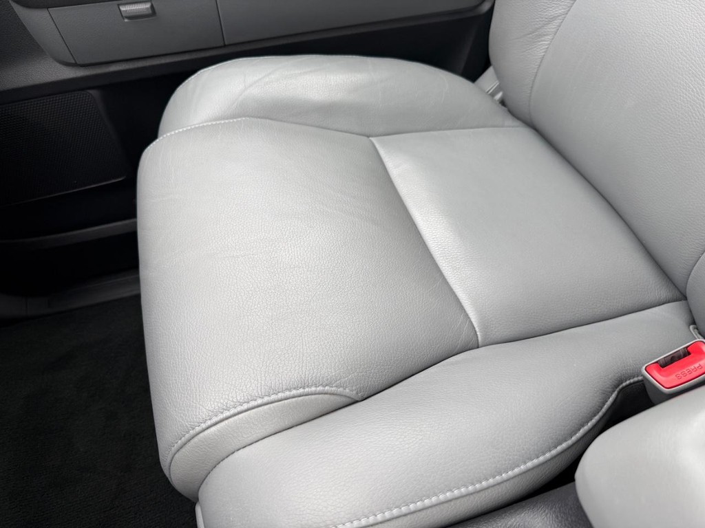 Toyota Sequoia Vehicle Full-screen Gallery Image 19