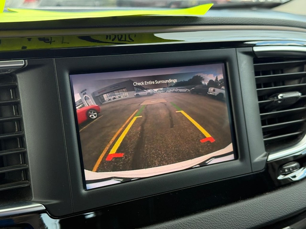 Chrysler Voyager Vehicle Full-screen Gallery Image 18