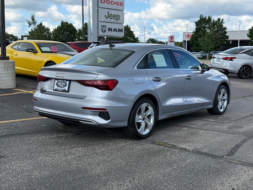 Audi A3 Vehicle Full-screen Gallery Image 03