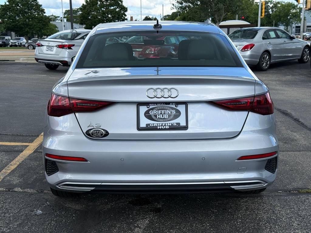 Audi A3 Vehicle Full-screen Gallery Image 04