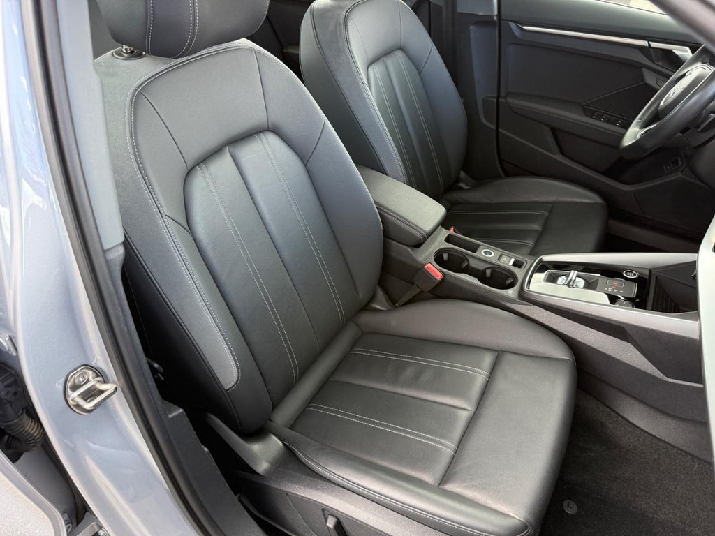 Audi A3 Vehicle Full-screen Gallery Image 06