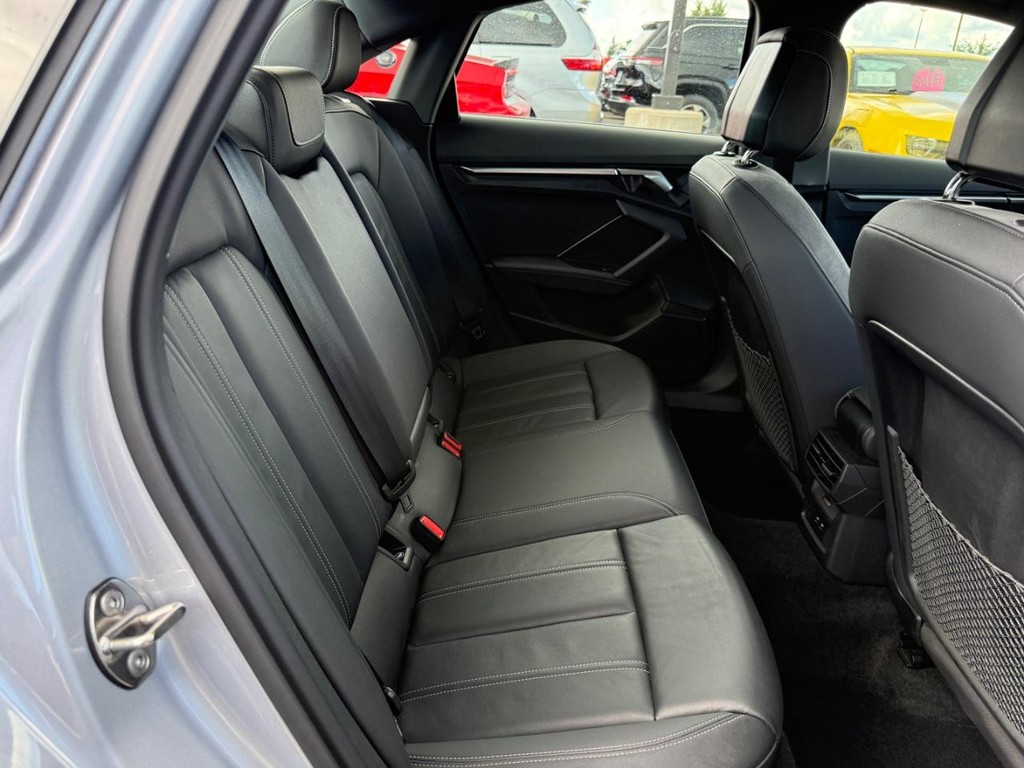 Audi A3 Vehicle Full-screen Gallery Image 07