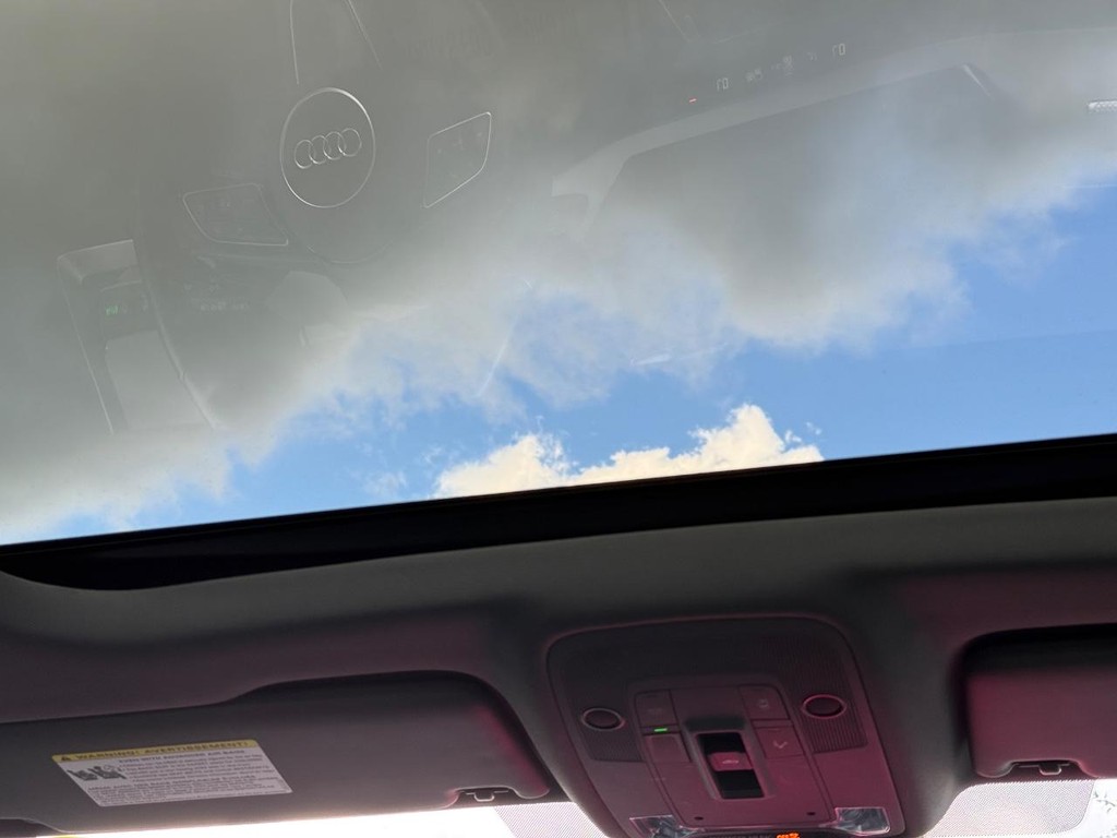 Audi A3 Vehicle Full-screen Gallery Image 13