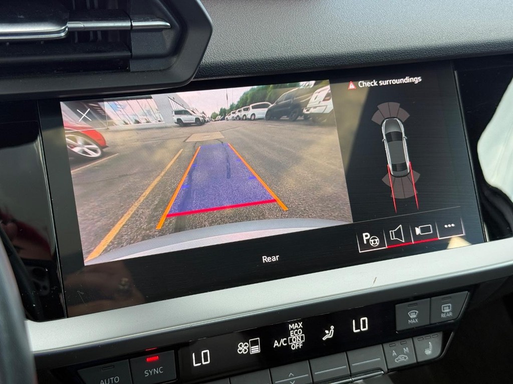 Audi A3 Vehicle Full-screen Gallery Image 18