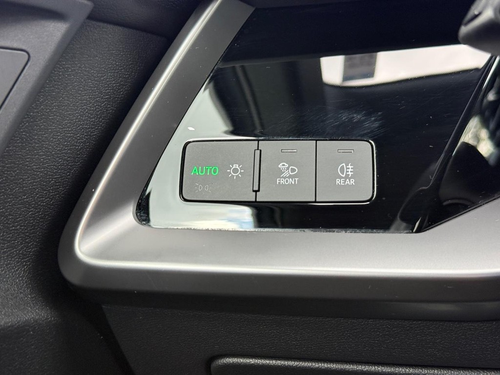 Audi A3 Vehicle Full-screen Gallery Image 21