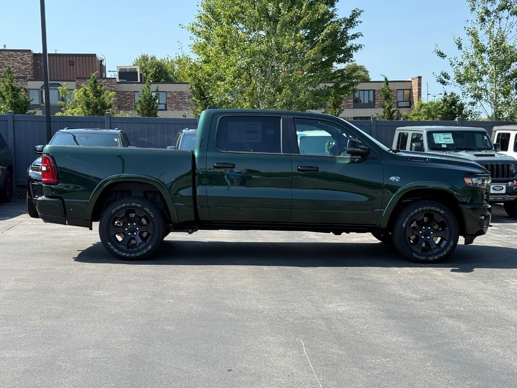 Ram 1500 Vehicle Full-screen Gallery Image 02