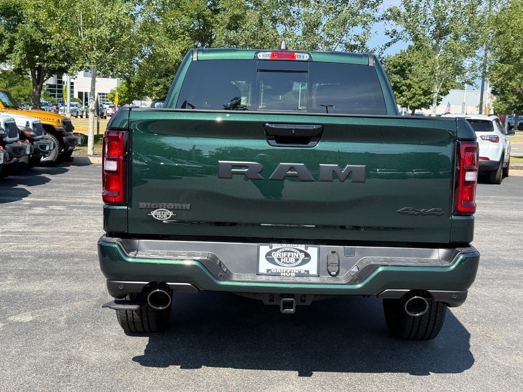 Ram 1500 Vehicle Full-screen Gallery Image 04