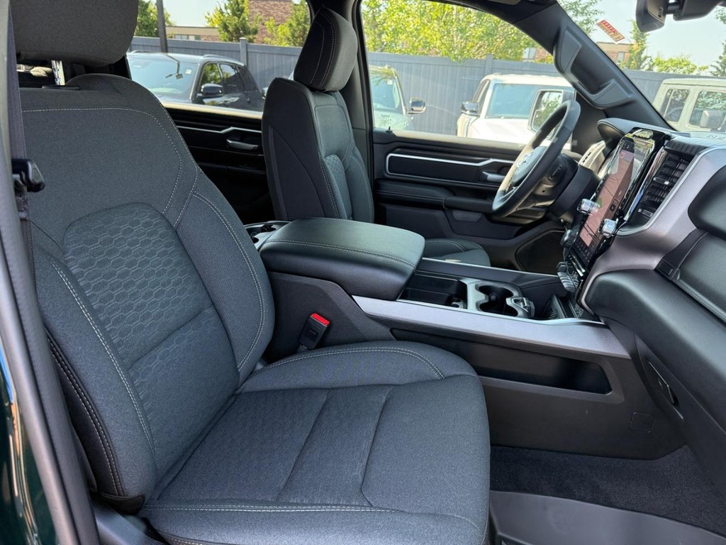 Ram 1500 Vehicle Full-screen Gallery Image 05