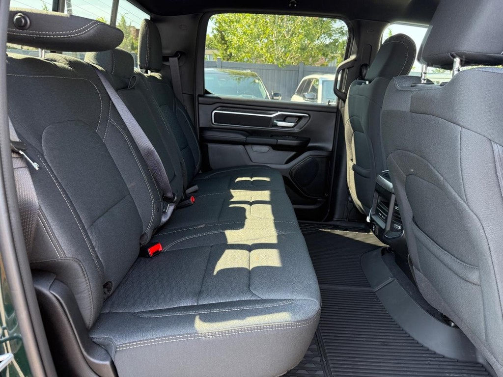 Ram 1500 Vehicle Full-screen Gallery Image 06