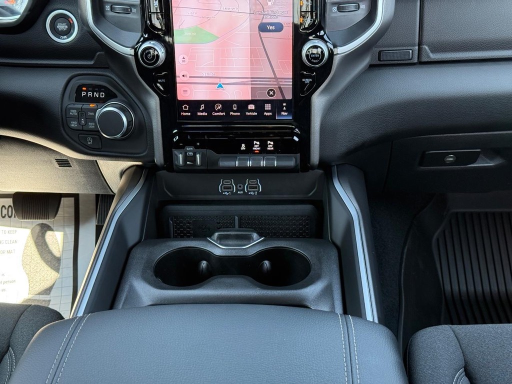 Ram 1500 Vehicle Full-screen Gallery Image 09