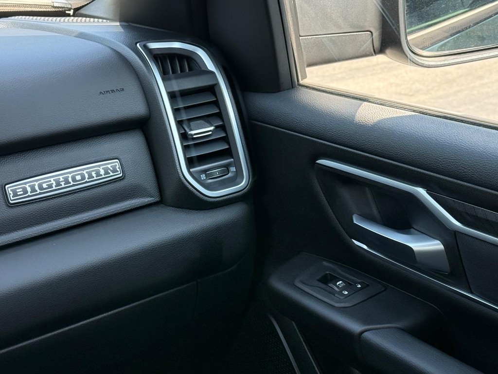 Ram 1500 Vehicle Full-screen Gallery Image 11